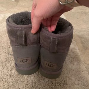 Grey short Ugg’s size 9